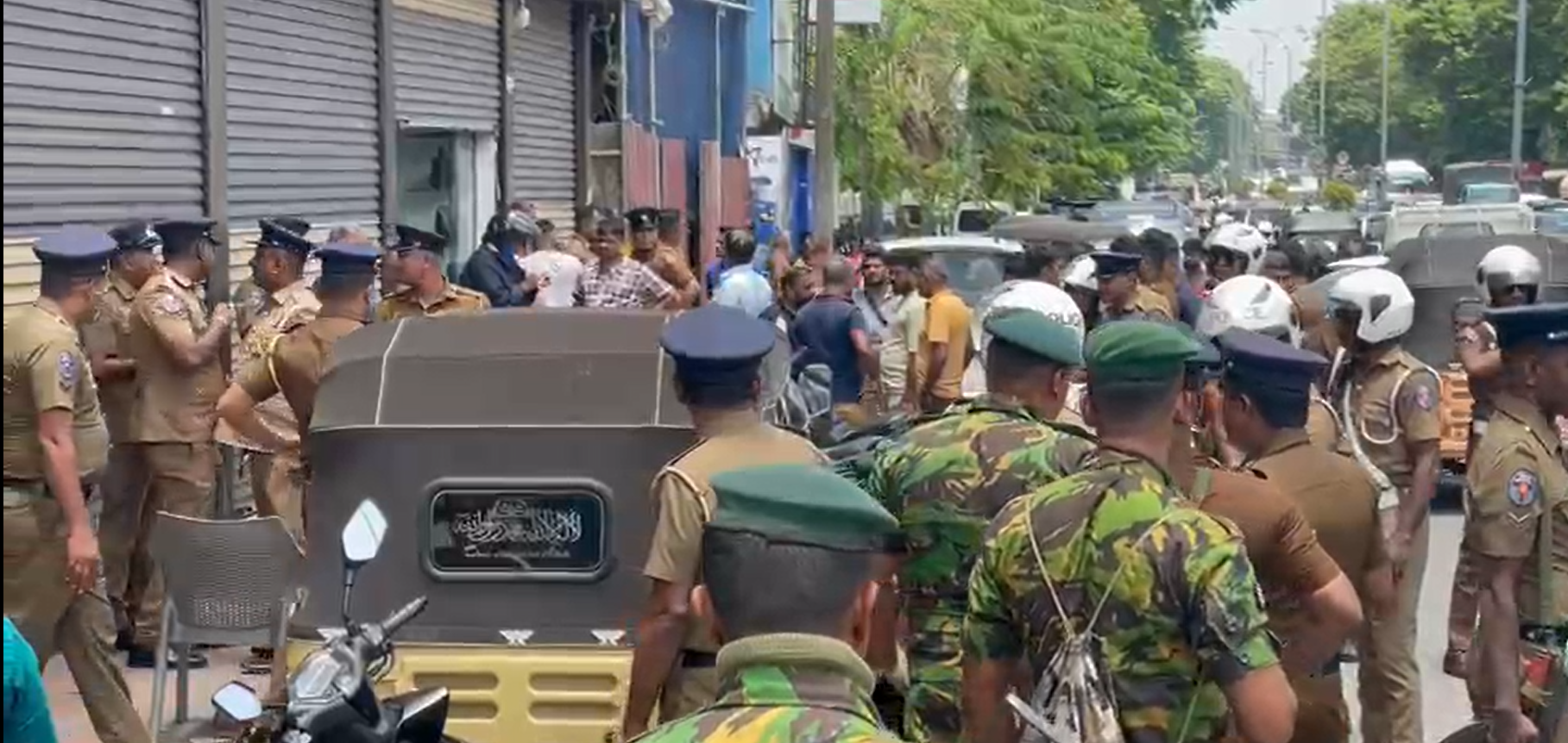 මාළිගාවත්තේ, ජුම්මා මස්ජීඩ් මාර්ගයේදී වෙඩිතැබීමක් මාළිගාවත්තේ, ජුම්මා මස්ජීඩ් මාර්ගයේදී වෙඩිතැබීමක්