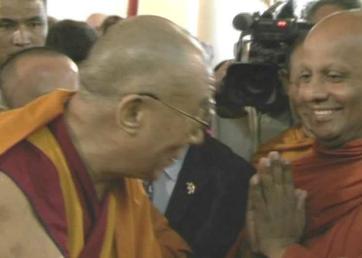 ලෝක පූජිත අවිහිංසාවාදී බෞද්ධ නායක දලයි ලාමාතුමන් වෙනුවෙන් යුරෝපයේදී උපහාර උත්සවයක්