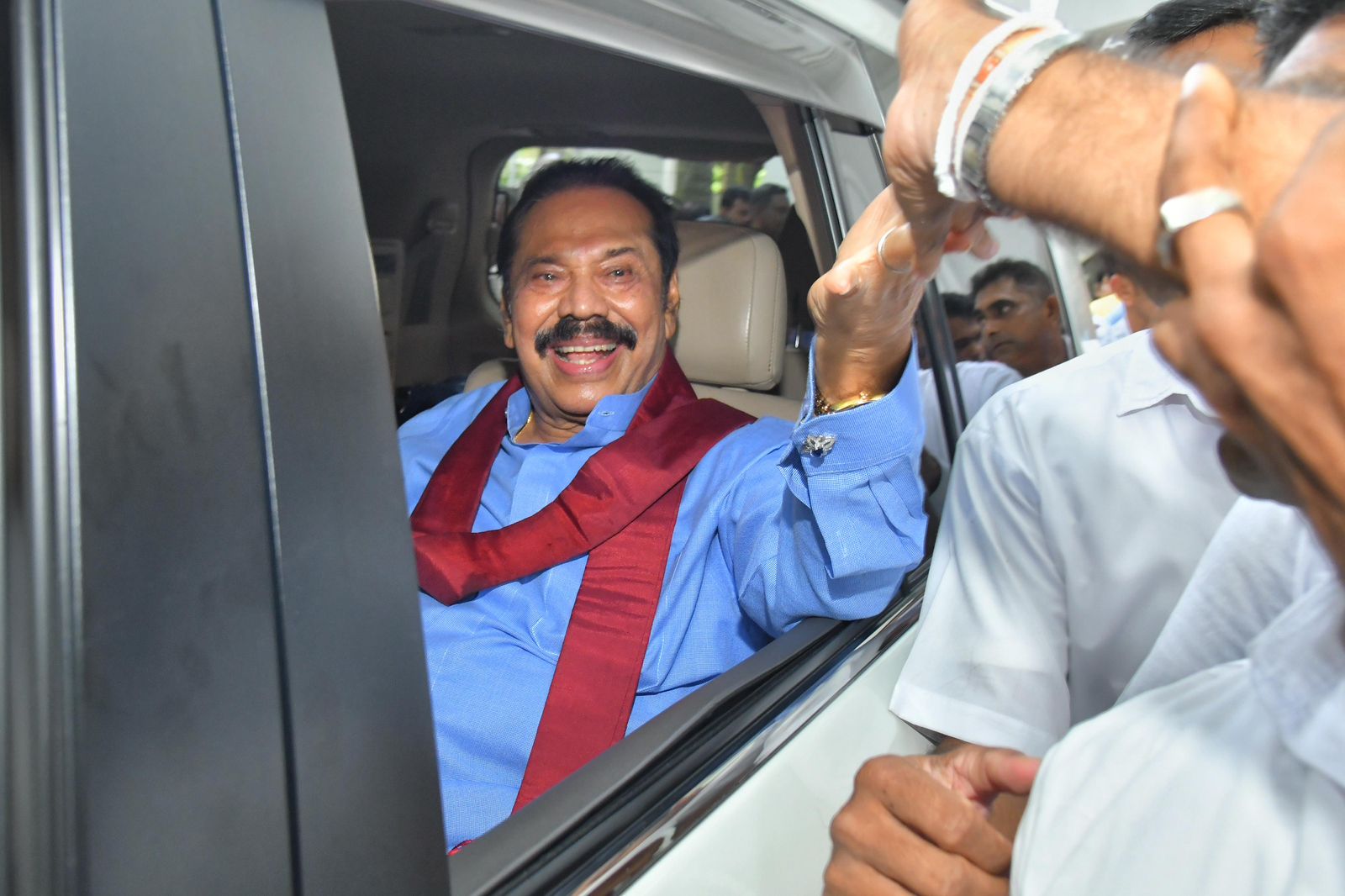 හිටපු ජනපති මහින්ද විජේරාමෙන් යයි (VIDEO)