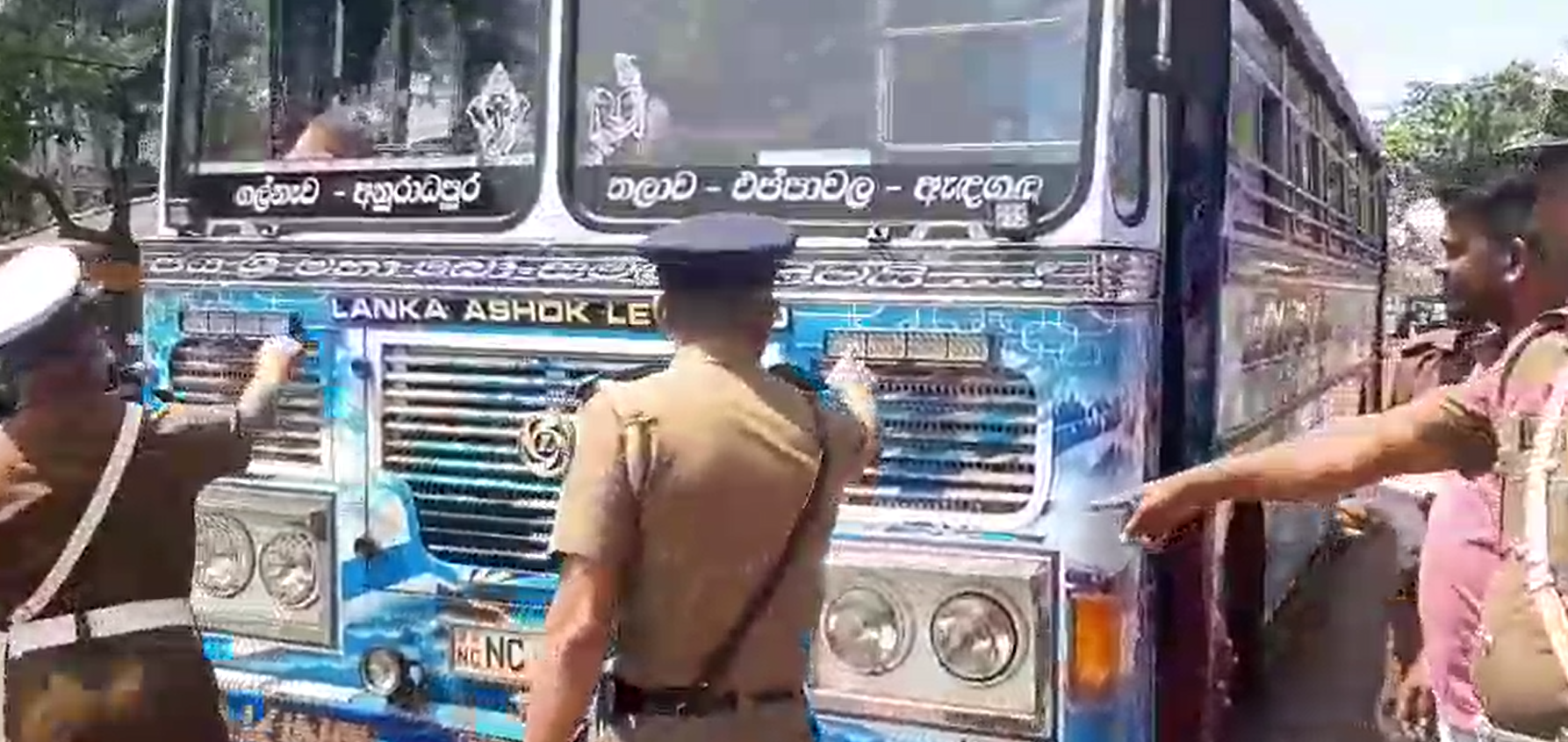 අද සිට පොලීසිය පාරට ගේන බස් රථ නීතිය අද සිට පොලීසිය පාරට ගේන බස් රථ නීතිය