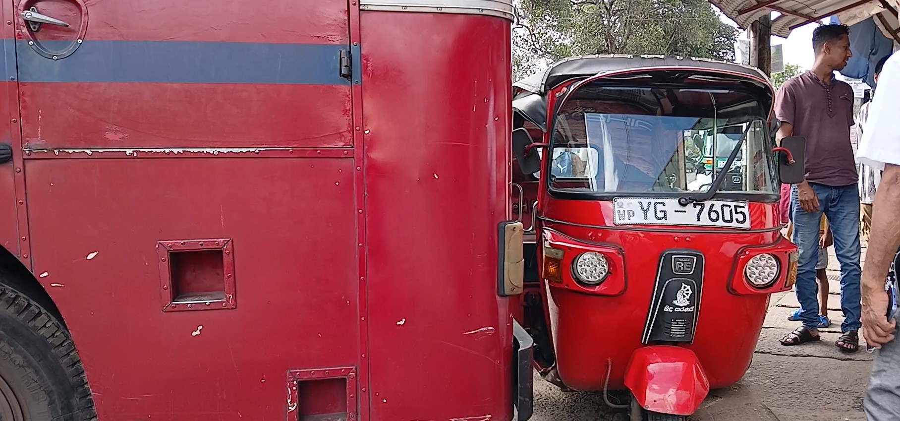 තිරිංග ක්‍රියාත්මක නොවූ ලංගම බස් රථයකට කාන්තාවක් යටවී අනතුරක්