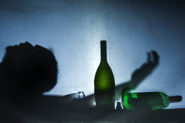 බෝතලයකින් ගහලා වතුරේ ගිල්වා මිතුරා ඝාතනය කරලා