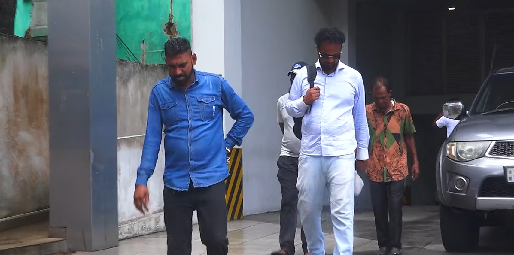 නව ජනතා පෙරමුණ කිරි හට්ටි අරන් වෙළෙඳ අමාත්ය වසන්ත සමරසිංහ බැලීමට එයි නව ජනතා පෙරමුණ කිරි හට්ටි අරන් වෙළෙඳ අමාත්ය වසන්ත සමරසිංහ බැලීමට එයි