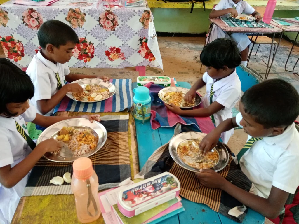 පාසල් දරුවන් මිලියන 1.4ක පෝෂණය වෙනුවෙන් රජයෙන් රුපියල් බිලියන 32ක්