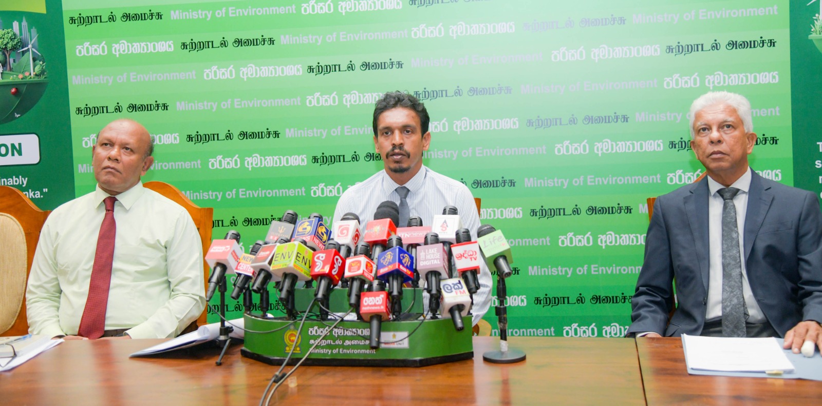 වෙරළ “ක්ලීන්” කරන වැඩේ 20 අරඹයි