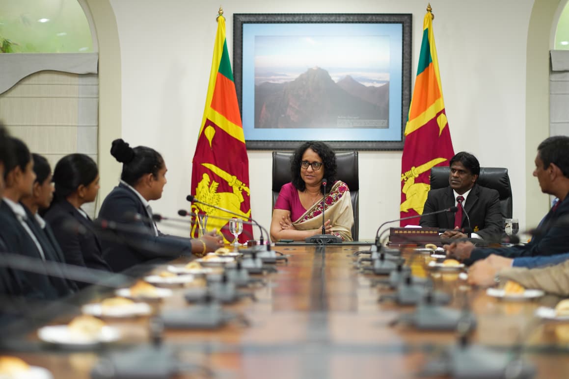අග්‍රාමාත්‍යවරිය හමුවූ ශ්‍රී ලංකා කාන්තා ජාතික ක්‍රිකට් කණ්ඩායම