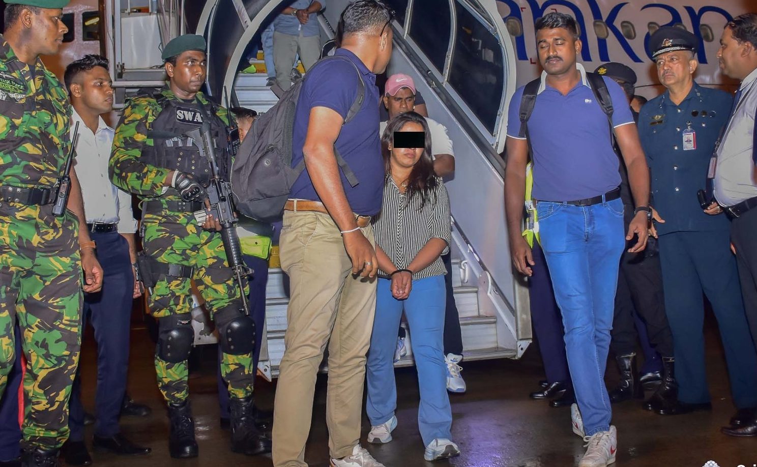 කත්මණ්ඩු නුවර සිට රැගෙන ආ ඉෂාරා සෙව්වන්දිට කළදේ… කත්මණ්ඩු නුවර සිට රැගෙන ආ ඉෂාරා සෙව්වන්දිට කළදේ…