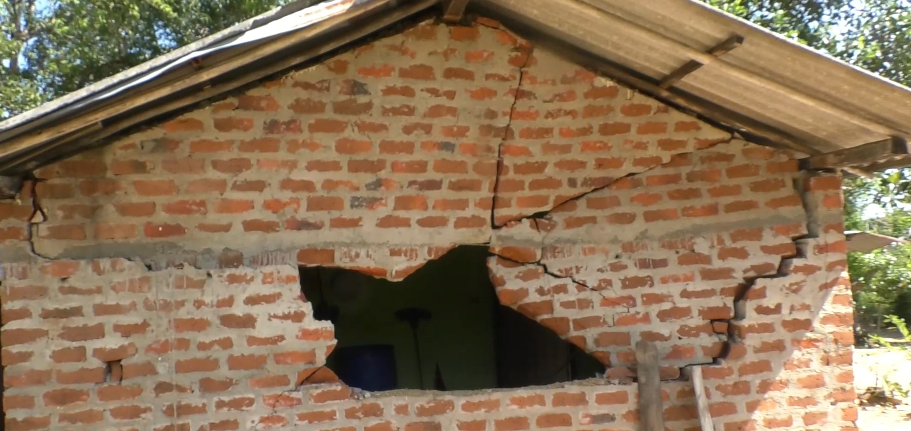 අම්පාර – බන්ඩාරදුව ගම්වාසීන්ට ගෙදරත් ඉන්න බැරි වෙලා
