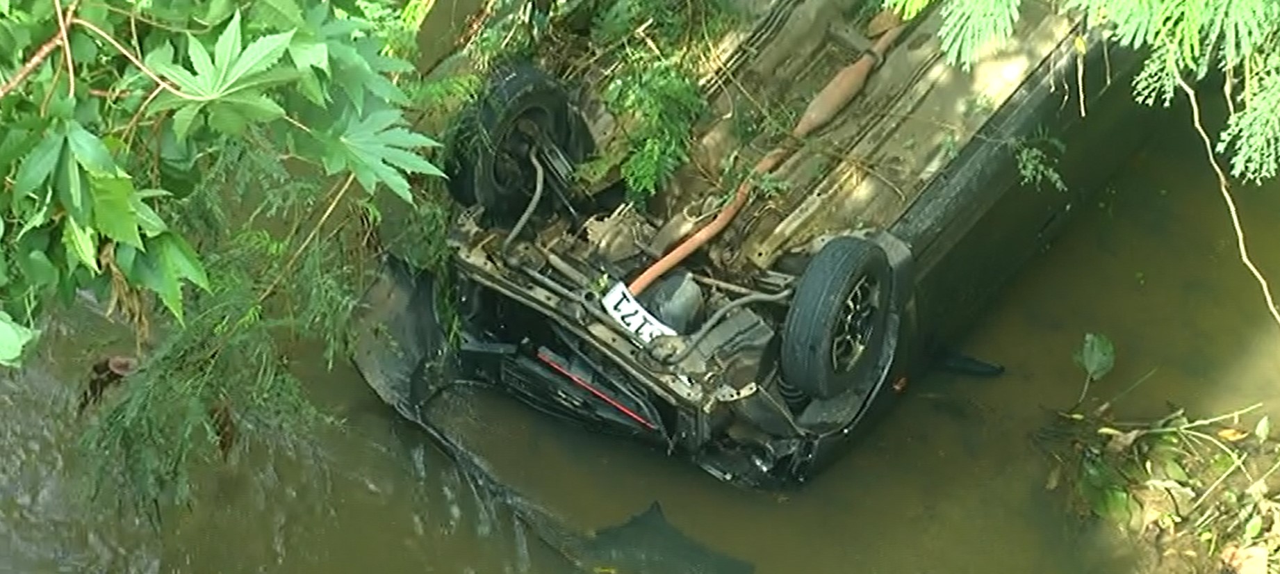 මාලඹේ, අරංගල මගුරුඇළට මෝටර් රථයක් පෙරළි දෙදෙනෙකුට තුවාල