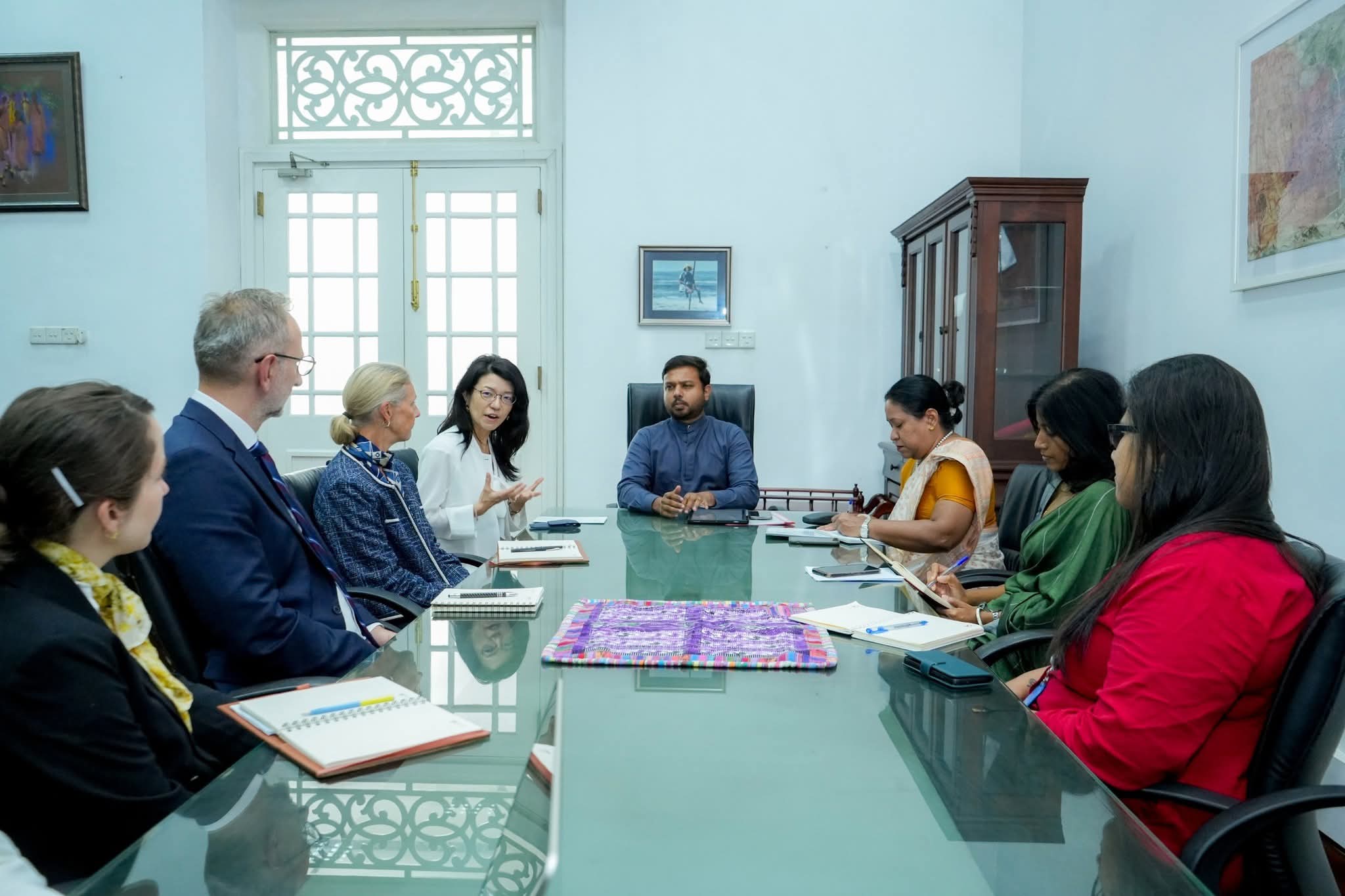 විදේශයන්හි සිටින ශ්‍රී ලාංකික පුරවැසියන්ට ඡන්ද අයිතිය දීම ගැන සාකච්ඡාවක්