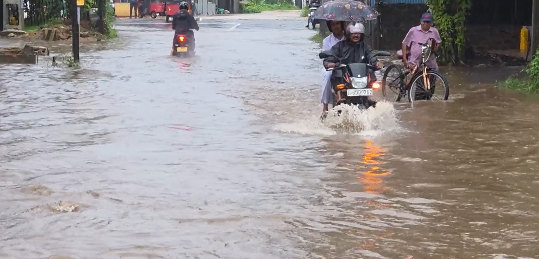 අයහපත් කාලගුණය තවදුරටත් වර්ධනයක් (VIDEO) අයහපත් කාලගුණය තවදුරටත් වර්ධනයක් (VIDEO)