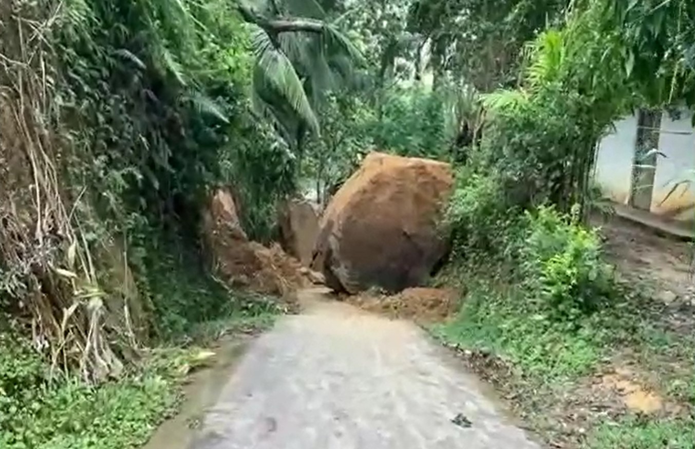බලංගොඩ , දුරකන්ද ප්රධාන මාර්ගයට ඇවිත් බලංගොඩ , දුරකන්ද ප්රධාන මාර්ගයට ඇවිත්