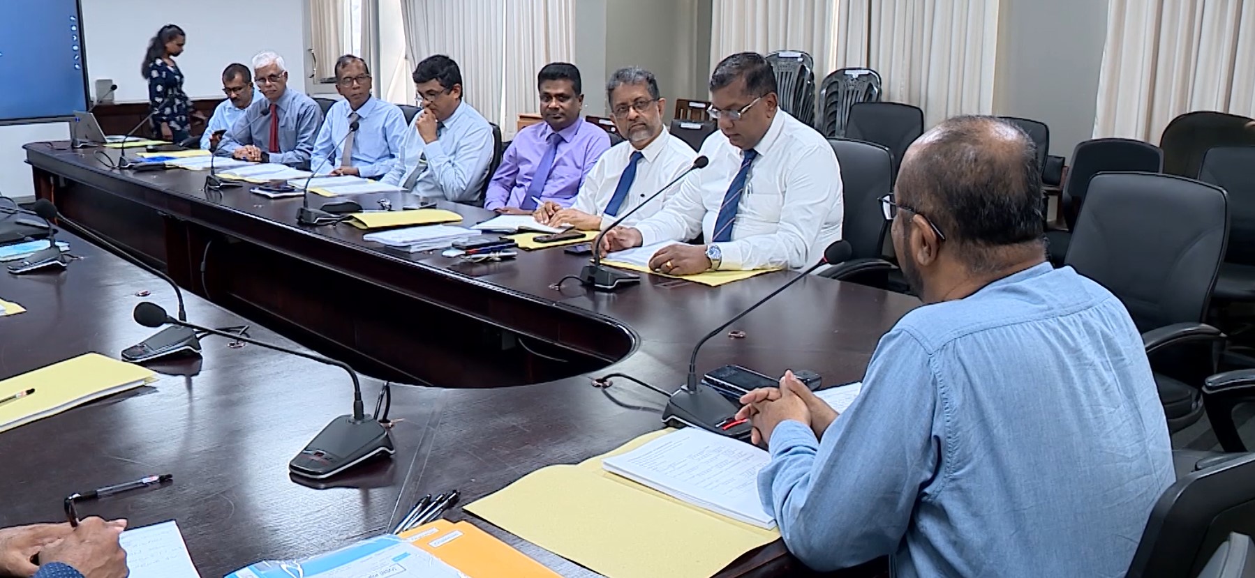 විදුලි බල මණ්ඩලයේ නව ආයතන සඳහා සභාපතිවරුන් සහ අධ්යක්ෂ මණ්ඩල පත් කරයි විදුලි බල මණ්ඩලයේ නව ආයතන සඳහා සභාපතිවරුන් සහ අධ්යක්ෂ මණ්ඩල පත් කරයි