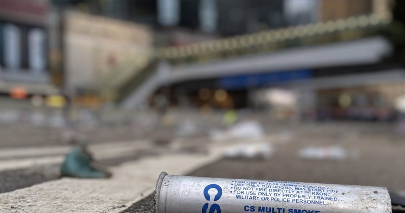 කොළඹ ගොඩනැගිල්ලක වහලයකින් ගෑස් උණ්ඩ කොළඹ ගොඩනැගිල්ලක වහලයකින් ගෑස් උණ්ඩ