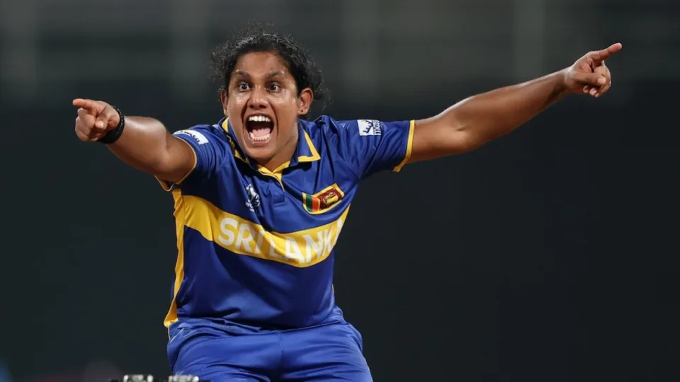 චමරි ගේ විස්මිත අවසන් පන්දුවාරයෙන් ශ්රී ලංකා පිලට තියුනු ජයක් චමරි ගේ විස්මිත අවසන් පන්දුවාරයෙන් ශ්රී ලංකා පිලට තියුනු ජයක්