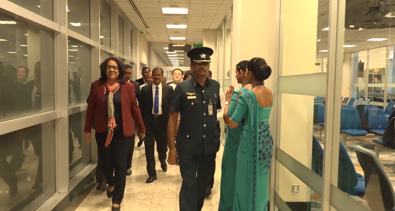 චීන නිල සංචාරය අවසන් කළ අග්රාමාත්ය ආචාර්ය හරිනි අමරසූරිය යළිත් දිවයිනට චීන නිල සංචාරය අවසන් කළ අග්රාමාත්ය ආචාර්ය හරිනි අමරසූරිය යළිත් දිවයිනට