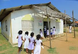 පාසල් වසන කතාව ගැන ලංකා ගුරු සංගමය කියන දේ සහ ඇමතිවරිය කියන දේ වෙනස් (VIDEO)