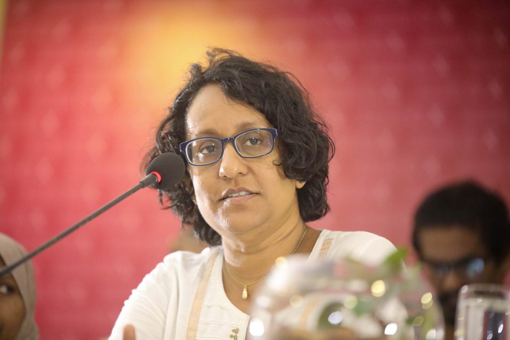 පාසල් පත්ව ඇති තත්ත්වය ගැන අගමැතිනියටත් සැකයක් (VIDEO)
