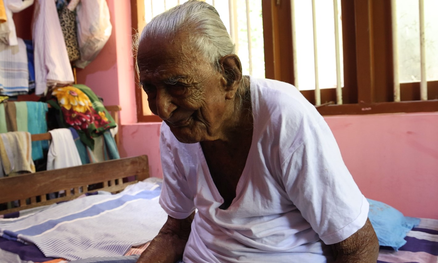 ලංකාවේ වයස් ගතම පිරිමියා බලන්නට වැඩිහිටි දිනයේ ගියෙමු (VIDEO)
