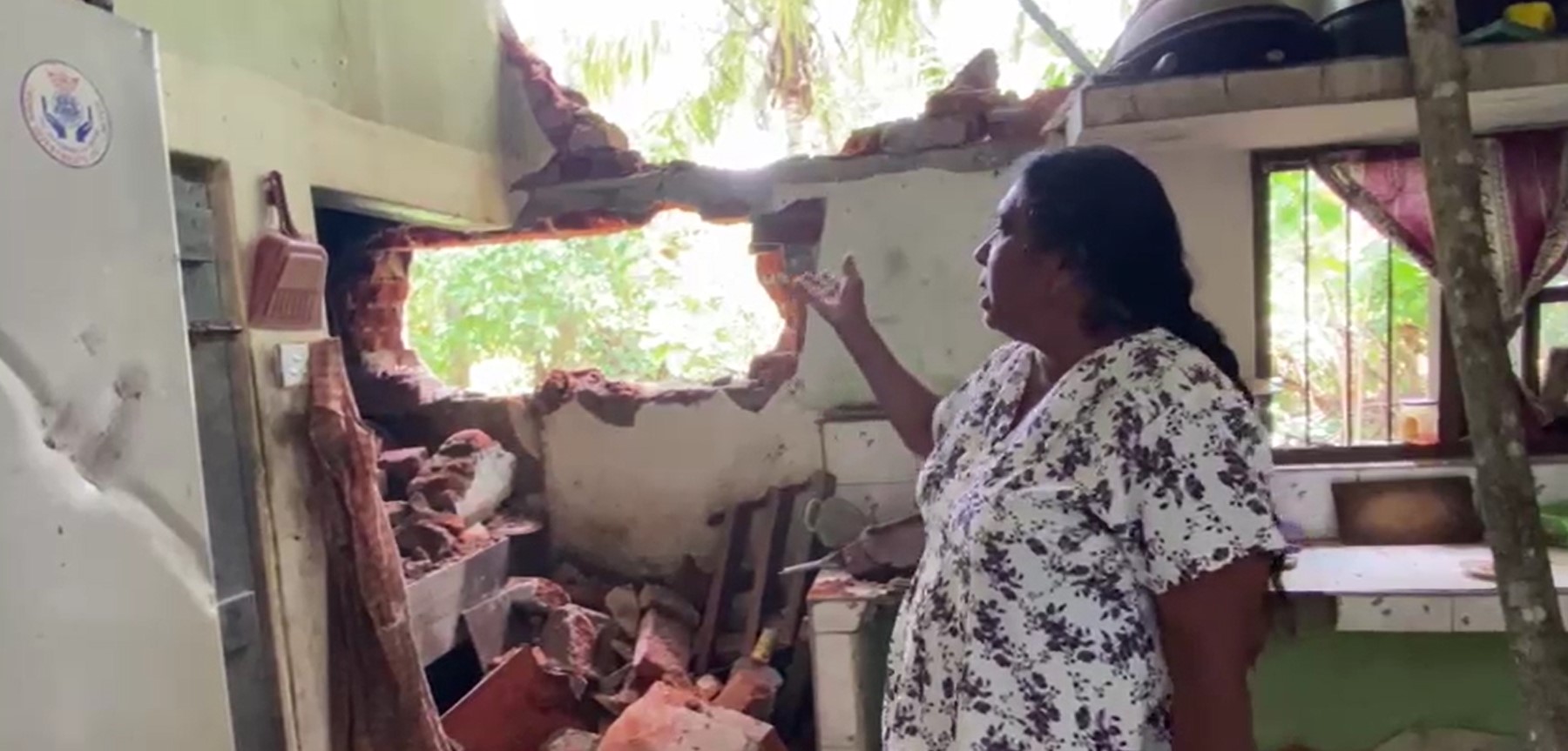 හබරණ – මොරගස්වැව ගම්මානයට වන අලි කඩා වැදී ගෙවල් කඩයි හබරණ – මොරගස්වැව ගම්මානයට වන අලි කඩා වැදී ගෙවල් කඩයි