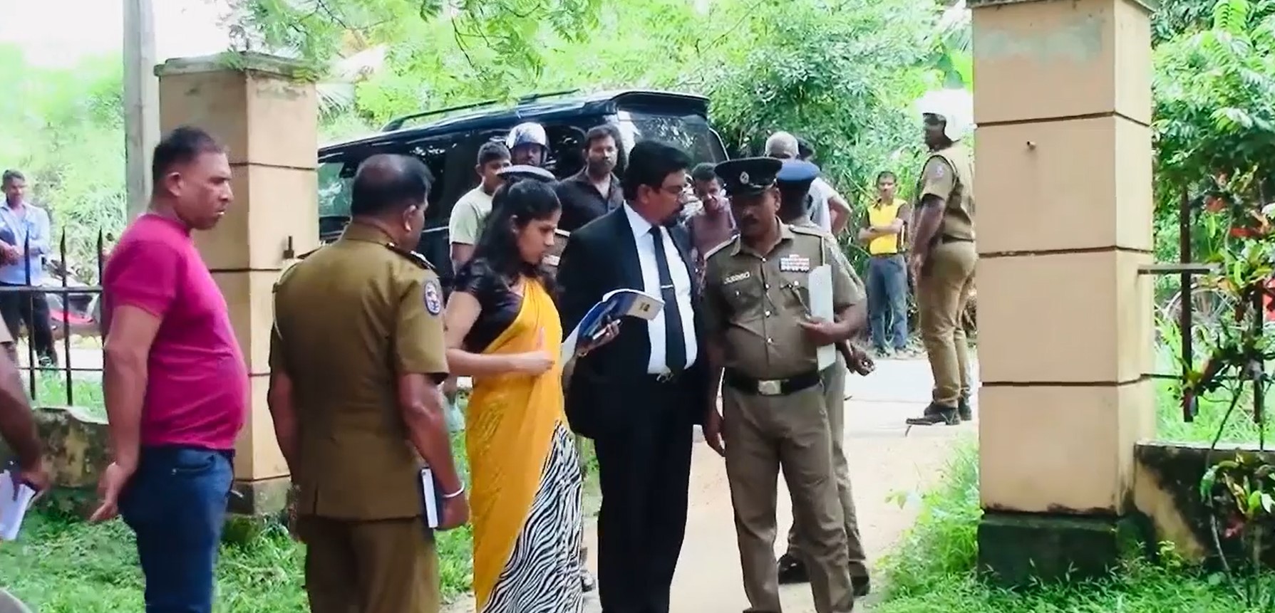 මාමන්ඩියගේ වායු රයිපල් වෙඩිල්ලෙන් වැඩතහනම් වූ පොලිස් බෑණා මරුතුරුලට මාමන්ඩියගේ වායු රයිපල් වෙඩිල්ලෙන් වැඩතහනම් වූ පොලිස් බෑණා මරුතුරුලට