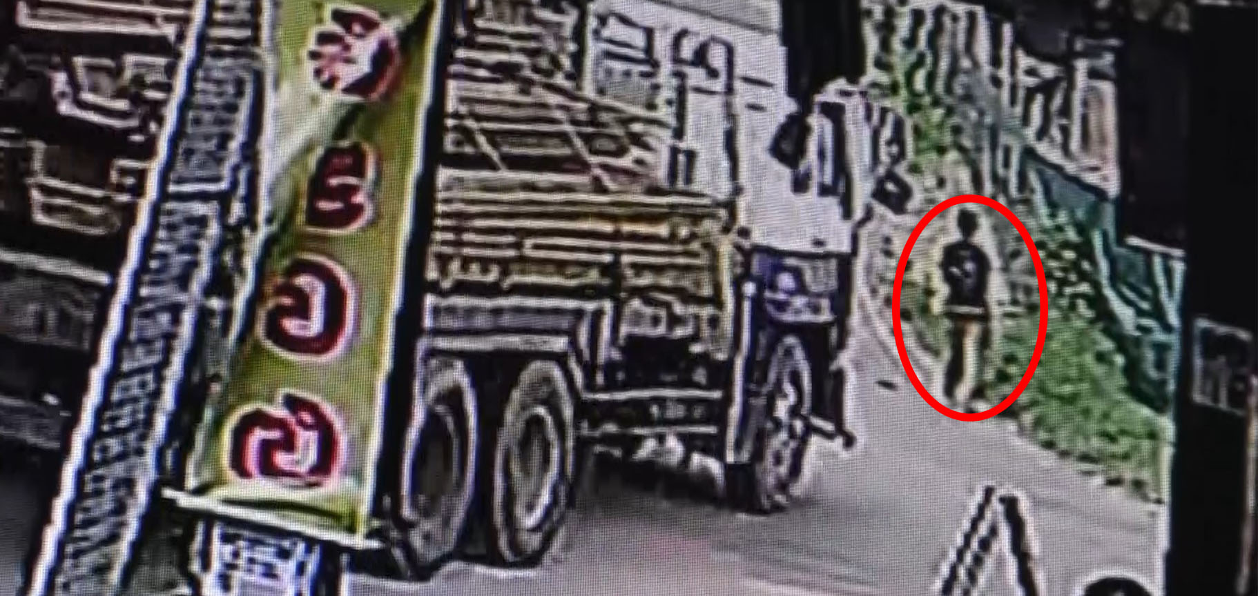 බ්‍රේක් නැති යකඩ පැටවූ ලොරිය 15 හැවිරිදි සිසුවාට මරු කැඳවයි