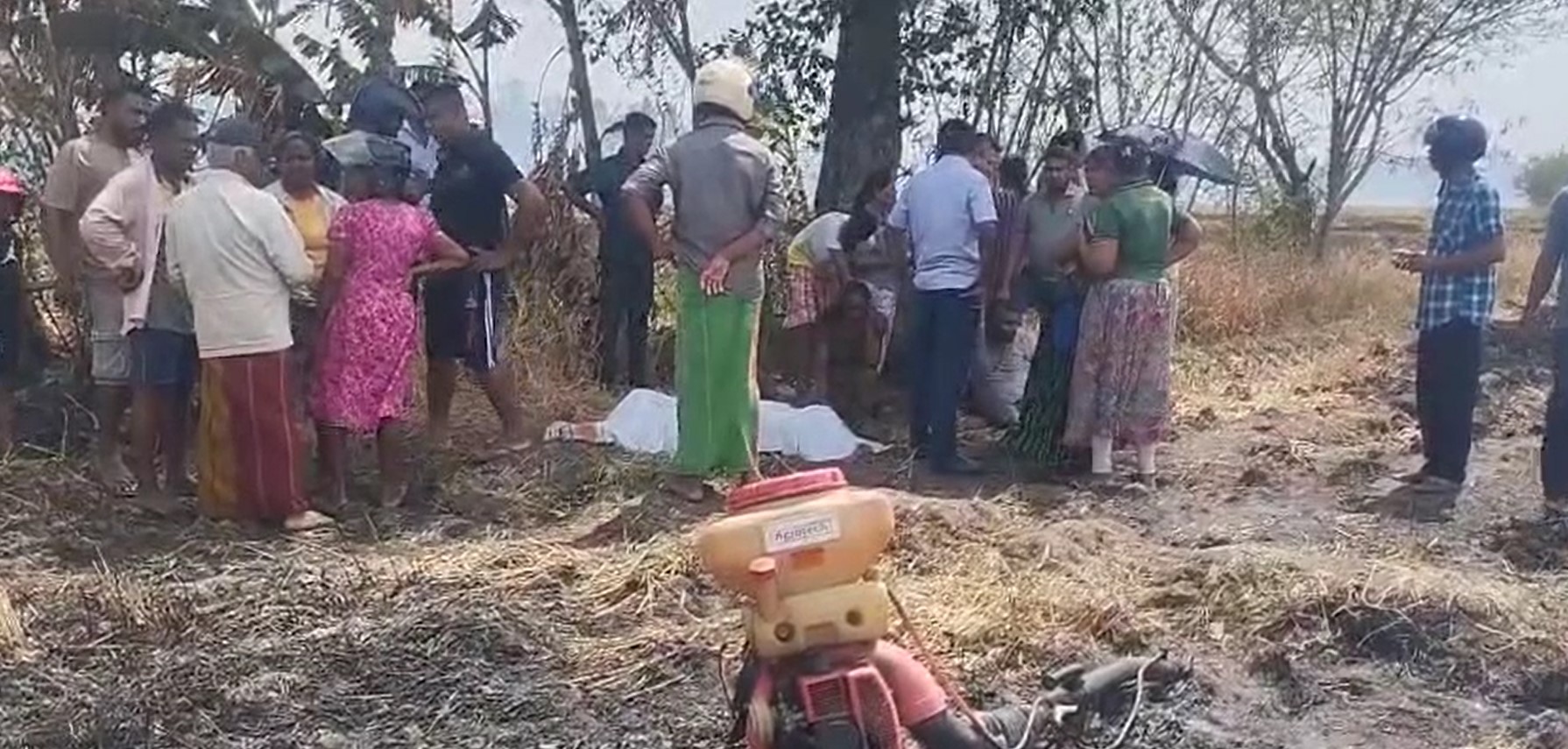 තමන් තැබූ ගින්නට හසුව ගොවියෙක් අවාසනාවන්ත මරණයකට ගොදුරු වේ