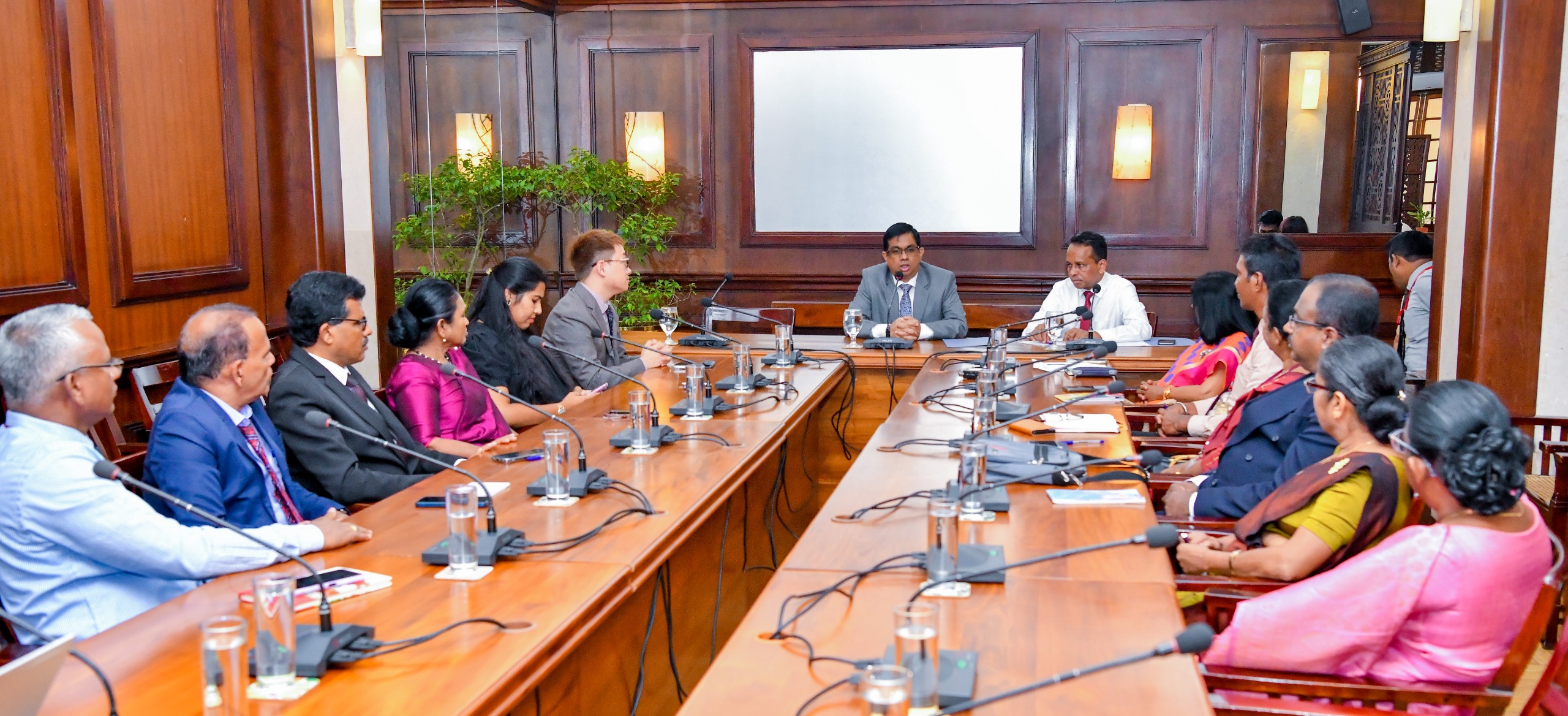ගුරු අභ්‍යාස විද්‍යාල වෙත Ideahub පරිත්‍යාග කෙරේ
