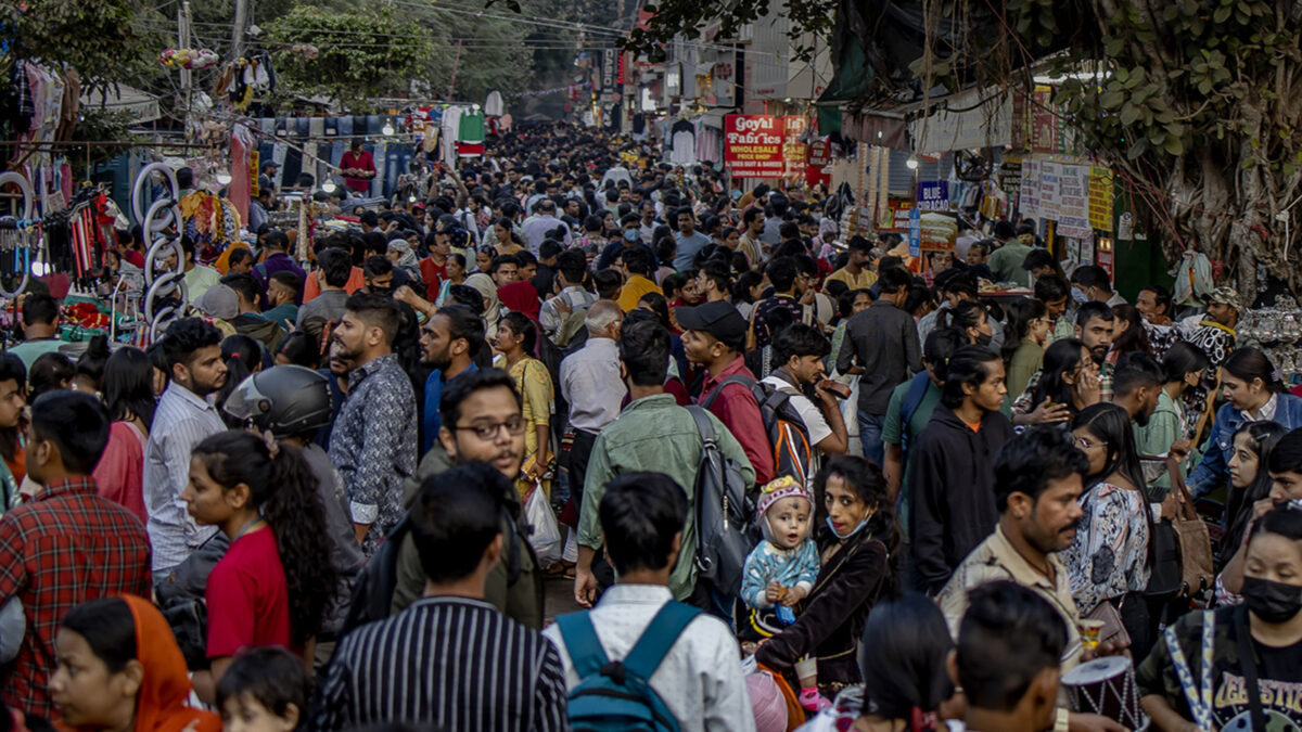 ලංකාවේ කාන්තාවන් , පිරිමින් අභිබවා යයි. ලංකාවේ කාන්තාවන් , පිරිමින් අභිබවා යයි.