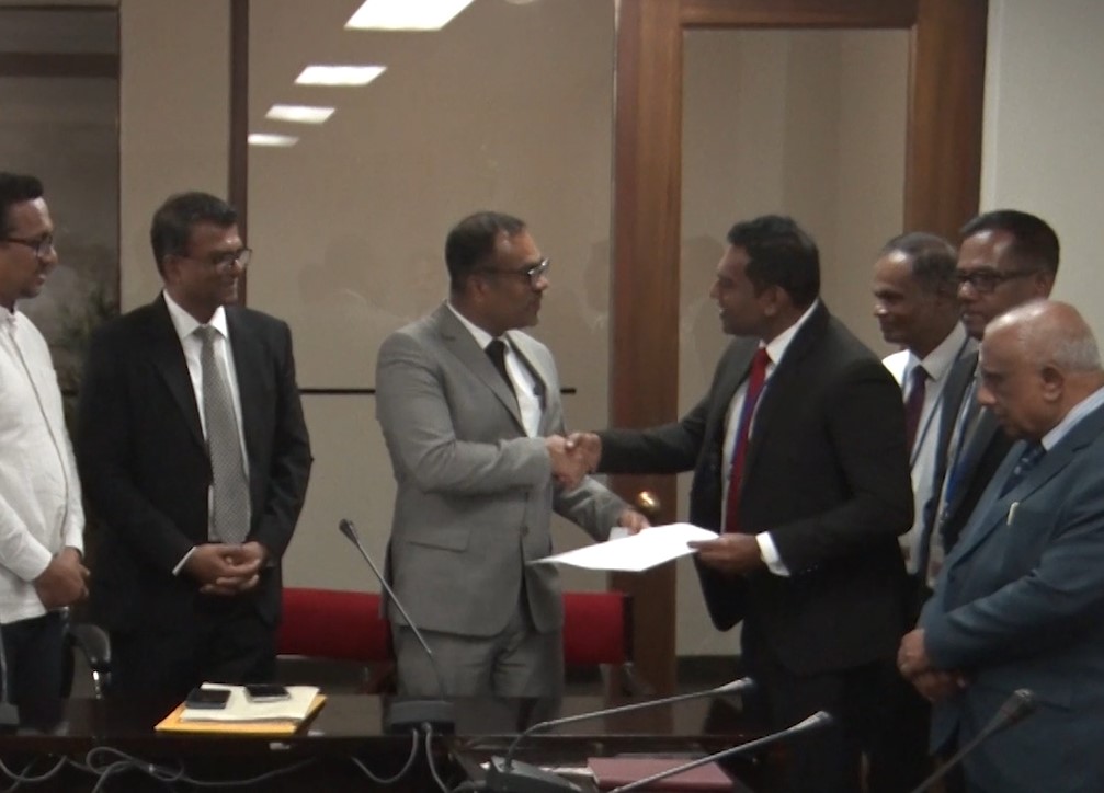 කර්මාන්ත අමාත්‍යාංශයේ රාජ්‍ය ව්‍යාපාරවලින් රුපියල් මිලියන 757.4 ක ලාභාංශ භාණ්ඩාගාරයට 