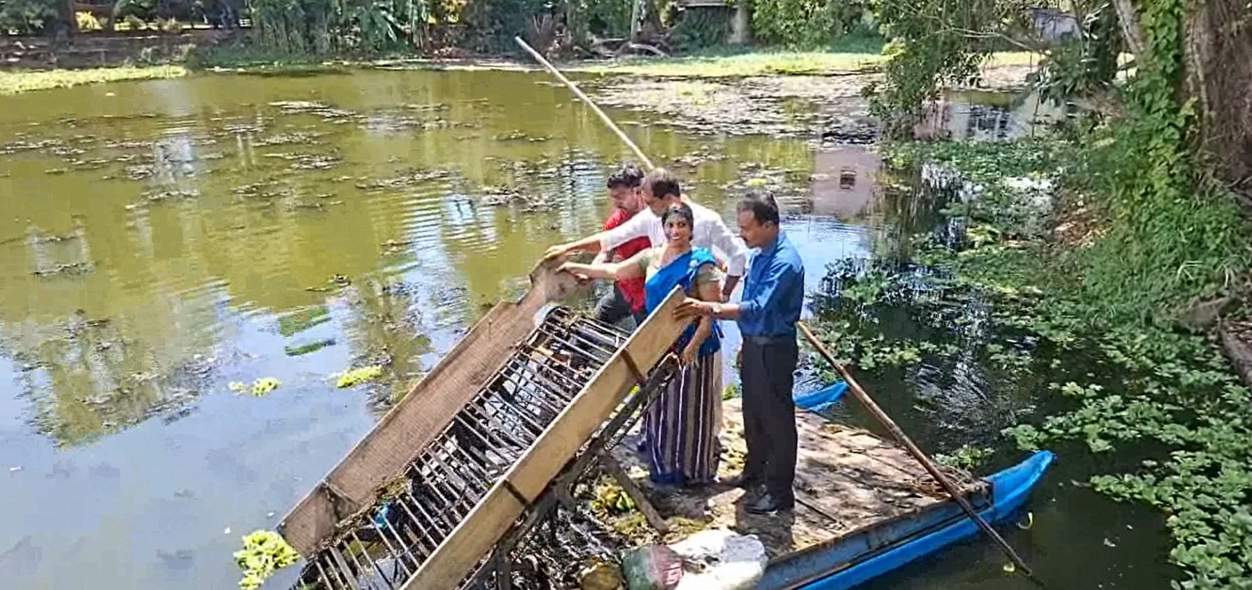 වැව්වල ජපන් ජබර ඉවත් කරන යන්ත්රයක් මහවැව තරුණයෙක් නිපදවයි වැව්වල ජපන් ජබර ඉවත් කරන යන්ත්රයක් මහවැව තරුණයෙක් නිපදවයි