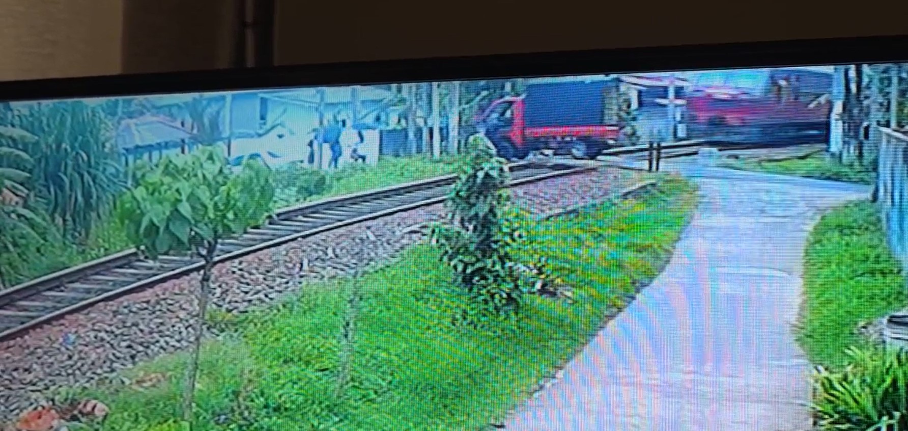 අහංගම – කබලාන දුම්රිය හරස් මාර්ගයේ දී  ලොරි රථයක් දුම්රියේ ගැටෙයි