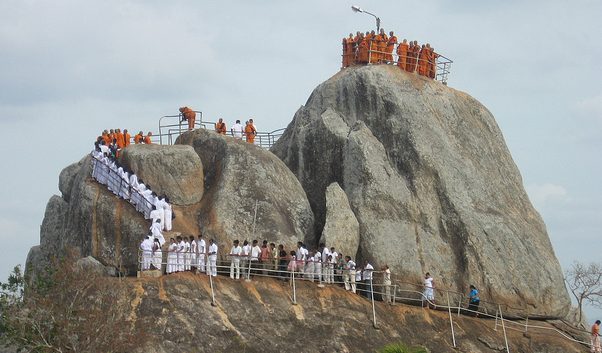 මිහින්තලා පුදබිමේ මාර්ග බාධක කඩා ඉවත් කළේ ඇයි?