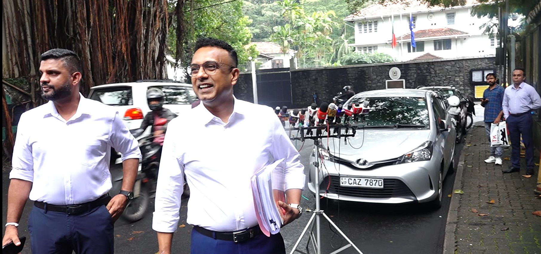 හිටපු අමාත්ය මනුෂ අල්ලස් හෝ දුෂණ චෝදනා විමර්ශන කොමිෂන් සභාව හමුවට හිටපු අමාත්ය මනුෂ අල්ලස් හෝ දුෂණ චෝදනා විමර්ශන කොමිෂන් සභාව හමුවට