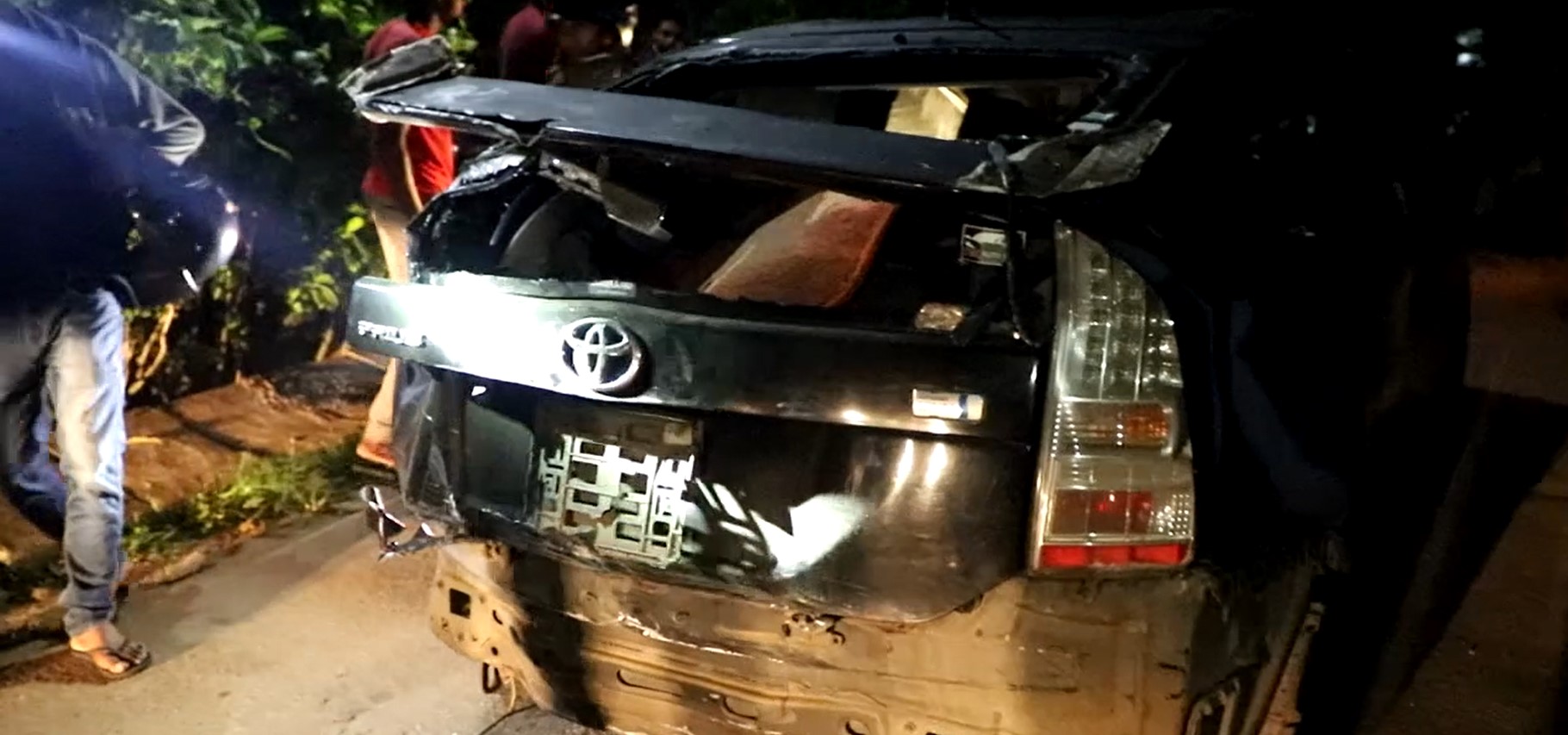 අණ නොතකා ධාවනය කළ මෝටර් රථයකට මාතරදී පොලීසියෙන් වෙඩි අණ නොතකා ධාවනය කළ මෝටර් රථයකට මාතරදී පොලීසියෙන් වෙඩි