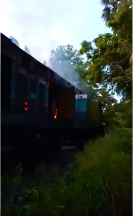 රජරට රැජින් දුම්රිය එන්ජිමේ ගින්නක් රජරට රැජින් දුම්රිය එන්ජිමේ ගින්නක්