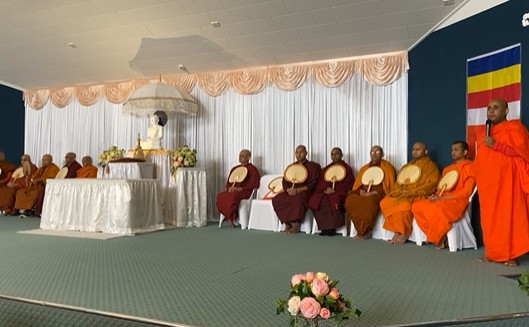 නවසීලන්තයේ ශ්රී ලංකාරාම විහාරස්ථානයේ කඨින පිංකම නවසීලන්තයේ ශ්රී ලංකාරාම විහාරස්ථානයේ කඨින පිංකම