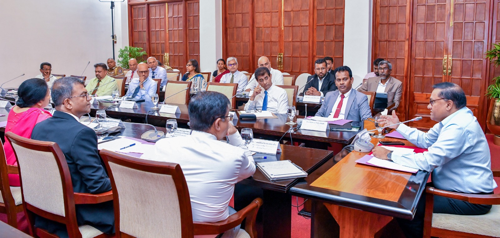 සංචාරක පහසුකම් නැංවීමට ජනාධිපති විශේෂ කාර්ය සාධක බලකායේ විශේෂ සාකච්ඡාවක් සංචාරක පහසුකම් නැංවීමට ජනාධිපති විශේෂ කාර්ය සාධක බලකායේ විශේෂ සාකච්ඡාවක්