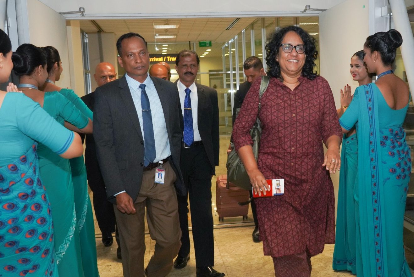 අගමැති හරිනි සිය පළමු ඉන්දීය නිල සංචාරය අරඹයි අගමැති හරිනි සිය පළමු ඉන්දීය නිල සංචාරය අරඹයි