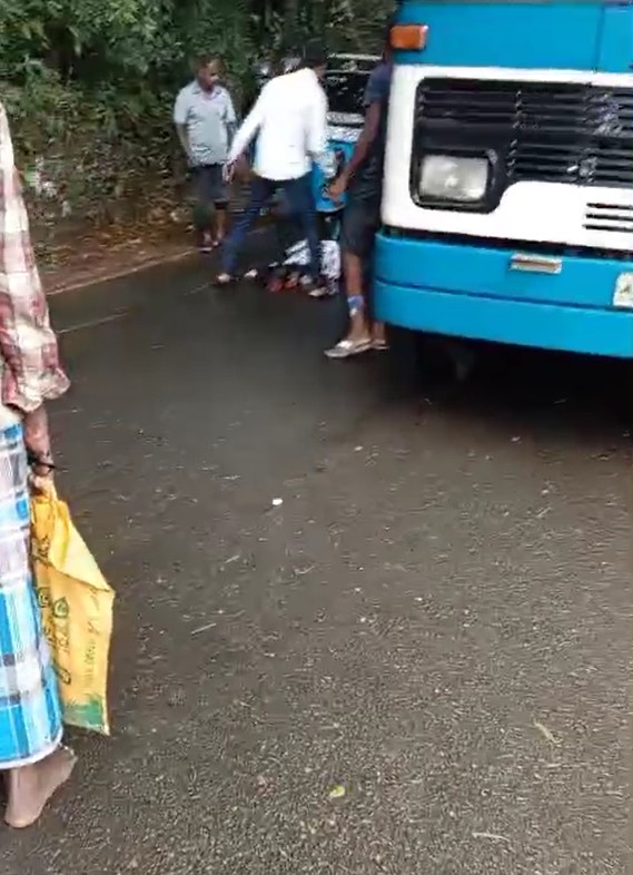 පෙම්වතා සමග ගිය තරුණිය යතුරු පැදිය ලිස්සා මරුට