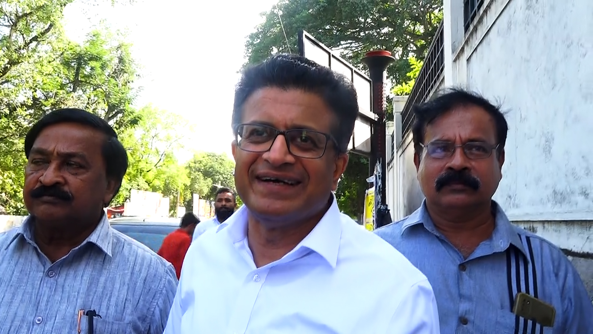 ගම්මන්පිල අල්ලස් හෝ දුෂණ චෝදනා විමර්ශන කොමිෂන් සභාවට (VIDEO) ගම්මන්පිල අල්ලස් හෝ දුෂණ චෝදනා විමර්ශන කොමිෂන් සභාවට (VIDEO)