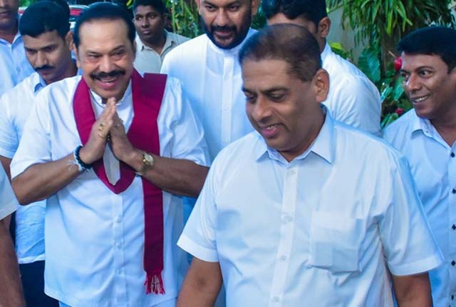 හිටපු ජනපති මහින්දගේ ප්රධාන ආරක්ෂක නිලධාරි නෙවිල් වන්නිආරච්චි ඇප මත මුදාහරී හිටපු ජනපති මහින්දගේ ප්රධාන ආරක්ෂක නිලධාරි නෙවිල් වන්නිආරච්චි ඇප මත මුදාහරී
