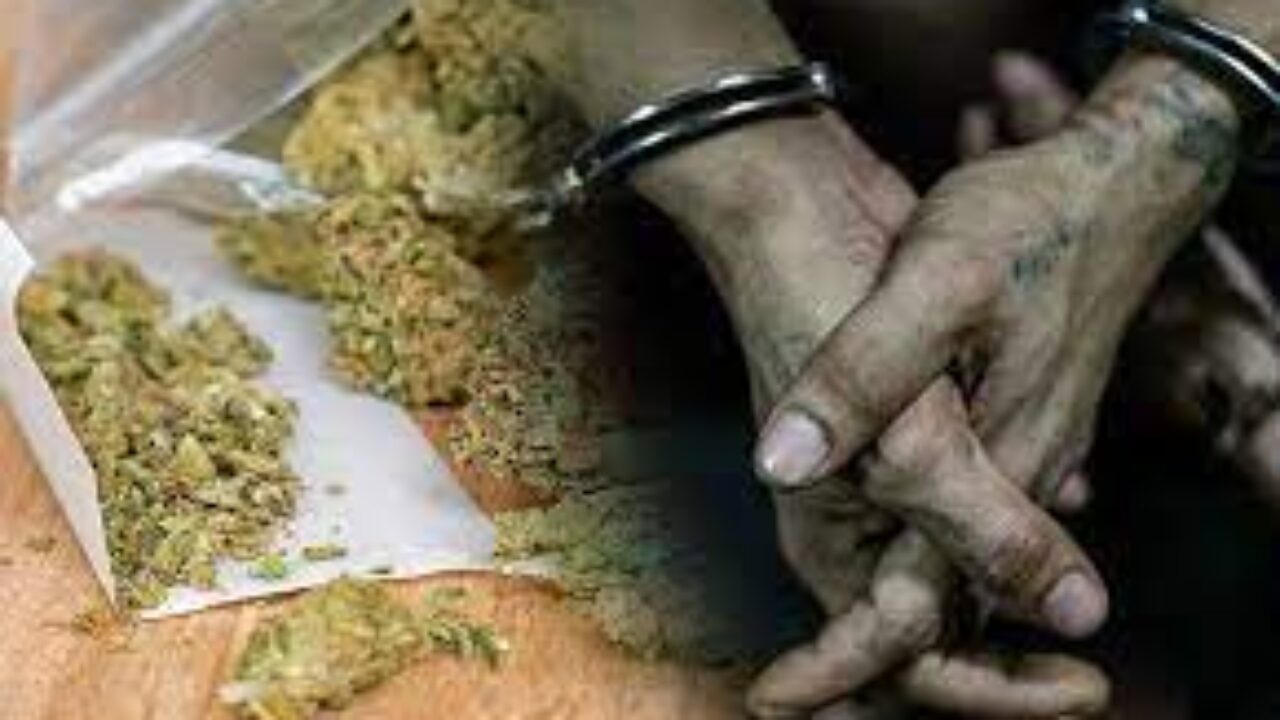 බදුල්ලෙ මන්ත්රීවරයෙක් ගංජා සමඟ අත්අඩංගුවට බදුල්ලෙ මන්ත්රීවරයෙක් ගංජා සමඟ අත්අඩංගුවට