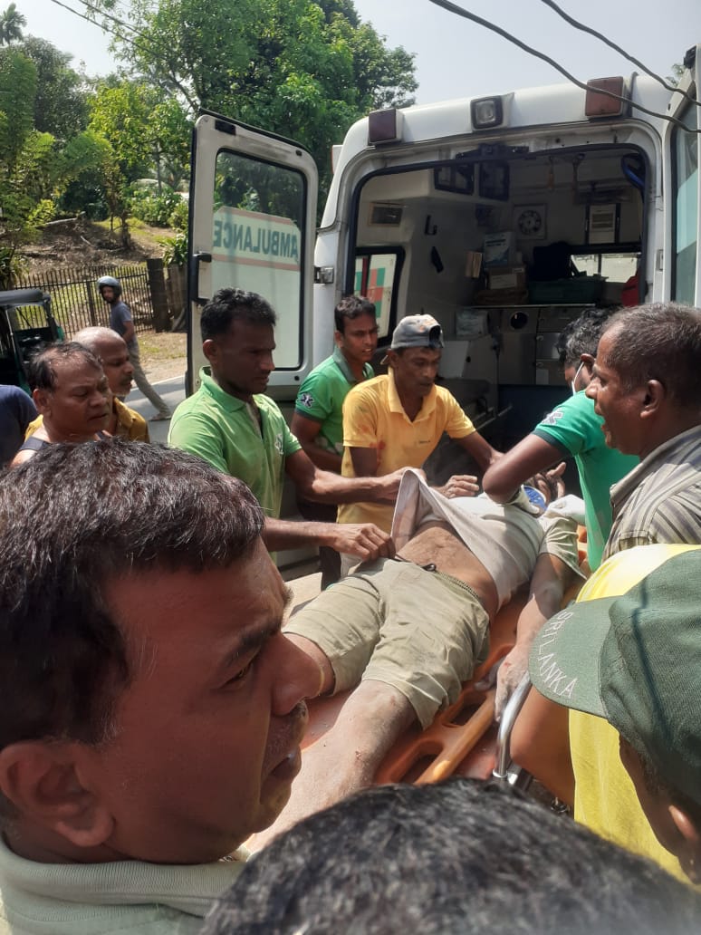 තෙමහල් ගොඩනැගිල්ලක ඉහළ මාලයේ කොටසක් කඩා වැටී පුද්ගලයෙක් බරපතල තත්ත්වයෙන් රෝහලට තෙමහල් ගොඩනැගිල්ලක ඉහළ මාලයේ කොටසක් කඩා වැටී පුද්ගලයෙක් බරපතල තත්ත්වයෙන් රෝහලට