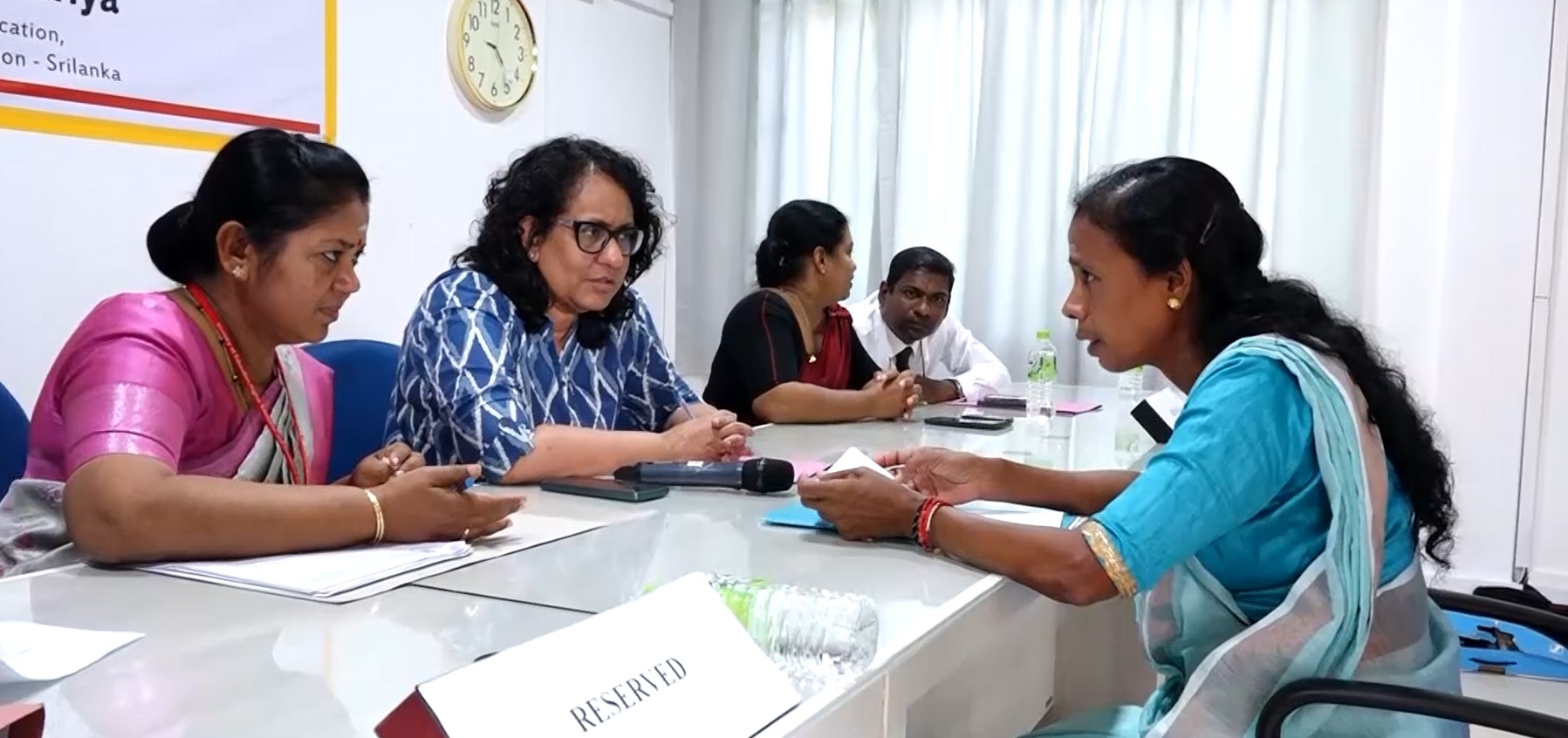 නව අධ්යාපන ප්රතිසංස්කරණ යටතේ පස්වරු 2 දක්වා උගන්වන්න ගුරු විරෝධයක් නැතැයි අගමැතිනිය කියයි නව අධ්යාපන ප්රතිසංස්කරණ යටතේ පස්වරු 2 දක්වා උගන්වන්න ගුරු විරෝධයක් නැතැයි අගමැතිනිය කියයි