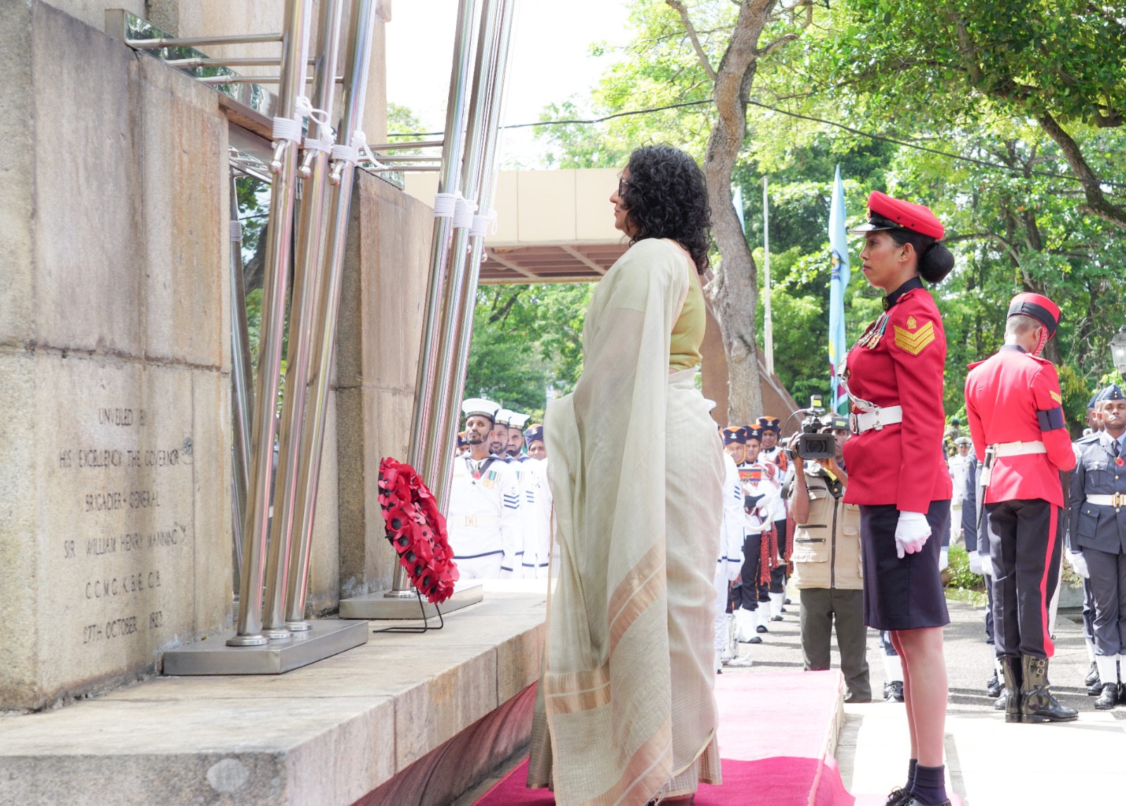 සන්නද්ධ හමුදා අනුස්මරණ හා පොපි මල් දින සැමරුම කොළඹ දී සන්නද්ධ හමුදා අනුස්මරණ හා පොපි මල් දින සැමරුම කොළඹ දී