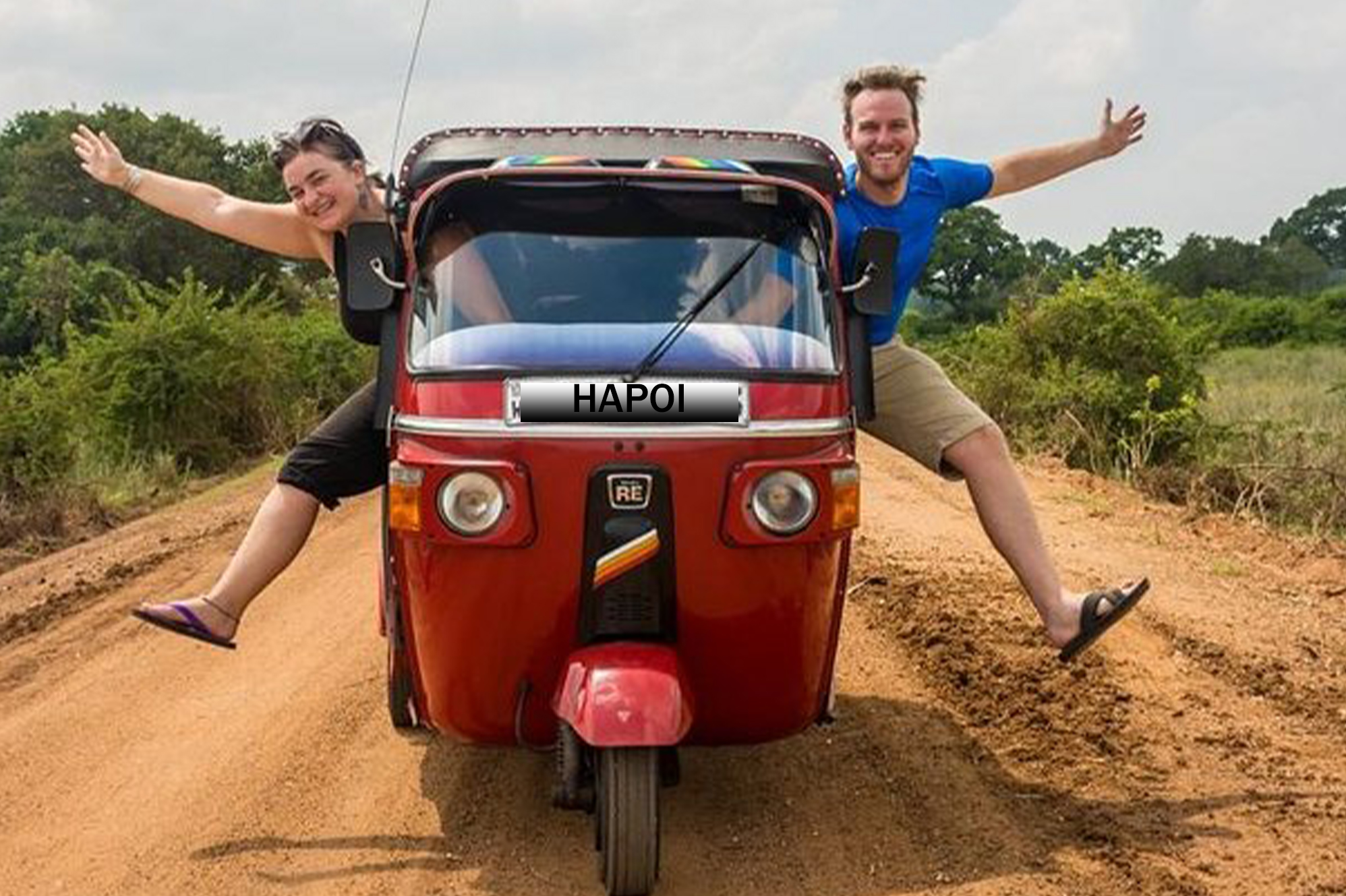 ත්‍රී රෝද රථ පදවන්න විදේශකයින්ට ලයිසන් දෙන්නෙ නැහැ