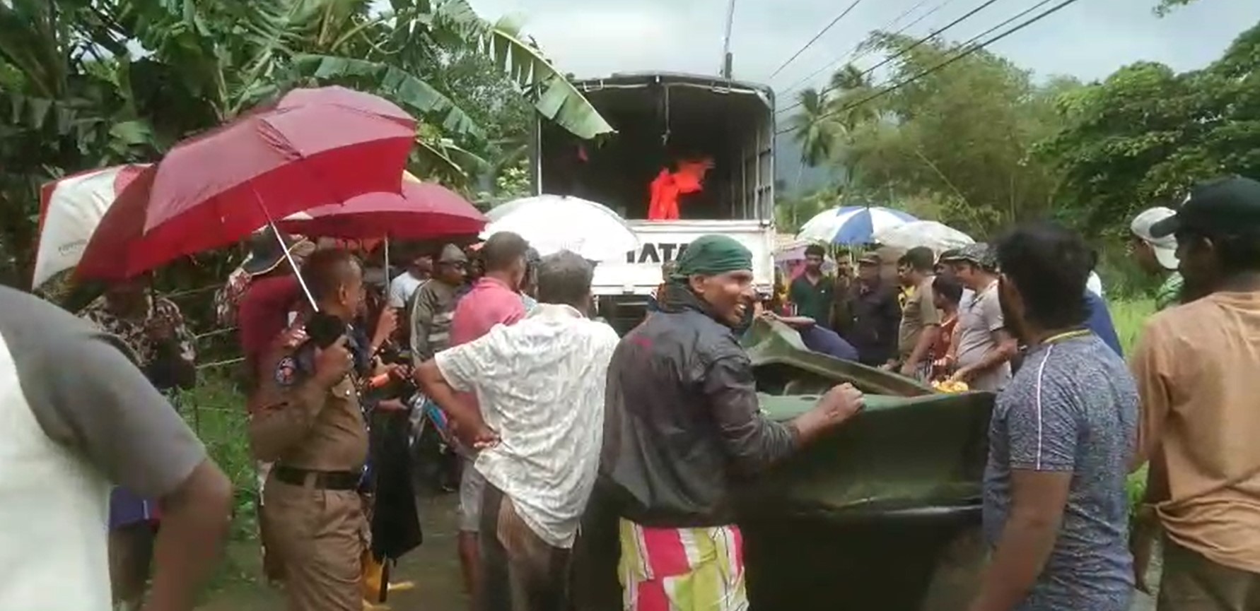 විපතට පත් ජනතාවට උපකාර කිරීම සඳහා නිකුත් කළ රජයේ බැංකු ගිනුම් යාවත් කාලීන කරයි විපතට පත් ජනතාවට උපකාර කිරීම සඳහා නිකුත් කළ රජයේ බැංකු ගිනුම් යාවත් කාලීන කරයි