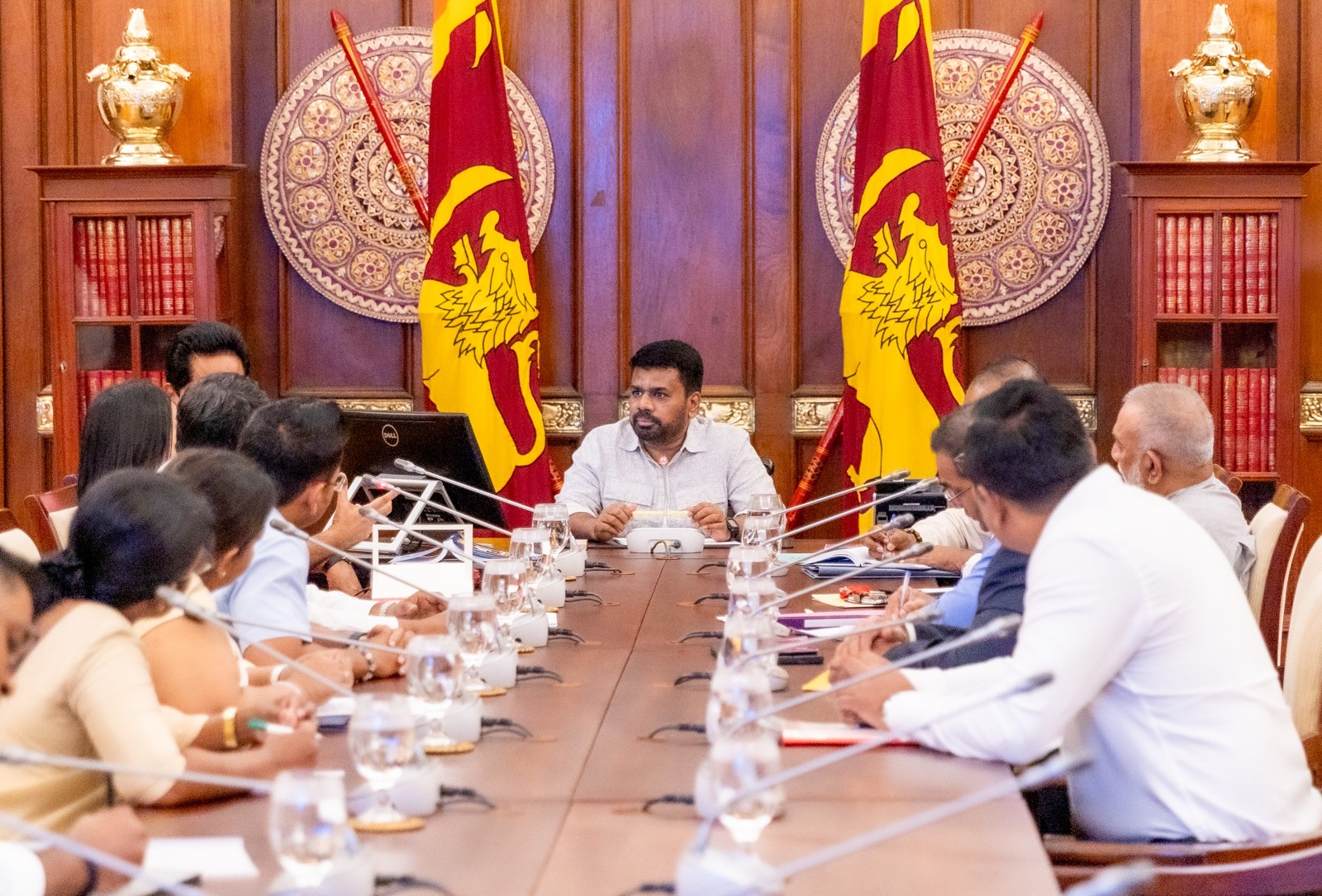 සිනමා කර්මාන්තයේ නොවිසඳුන ගැටලුවලට ජනපතිගෙන් විසඳුම්