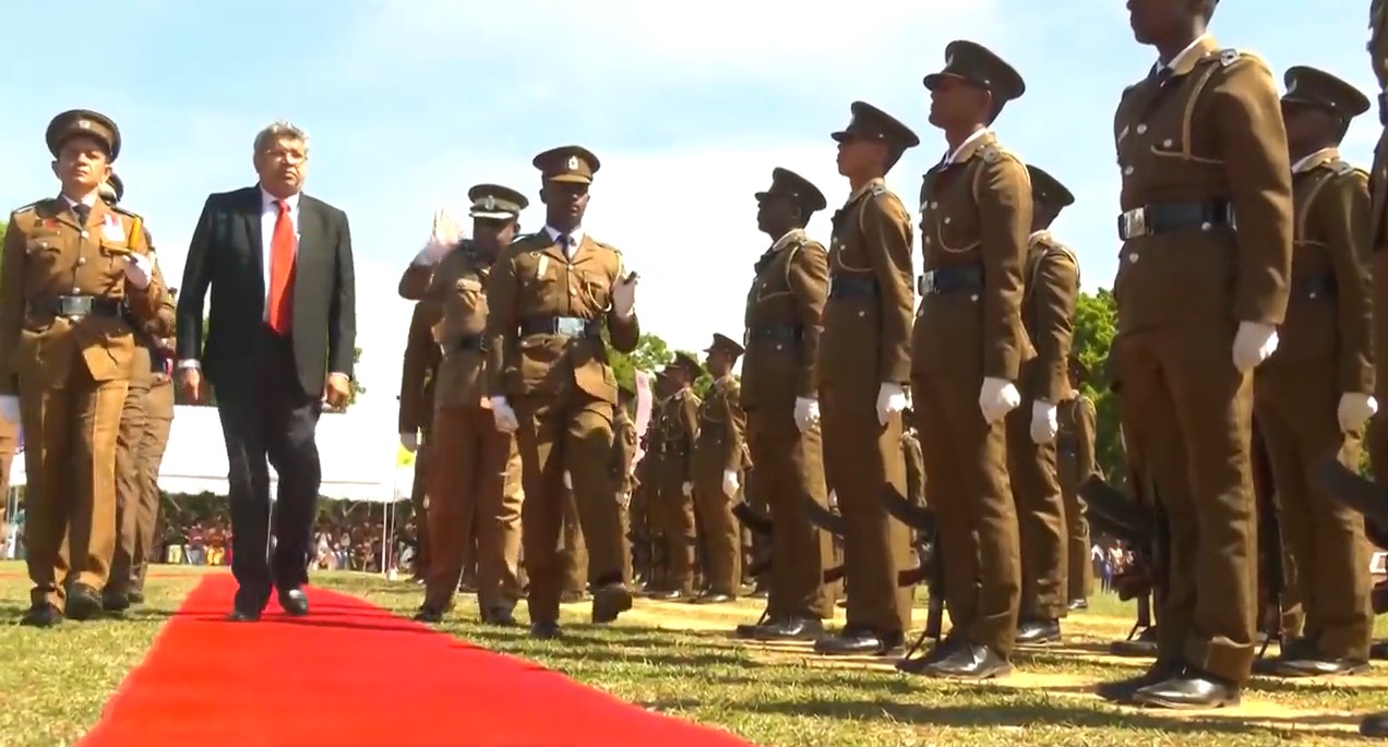 අධිකරණ ඇමති බන්ධනාගාරය දකින හැටි බන්ධනාගාර නිලධාරීට කියයි අධිකරණ ඇමති බන්ධනාගාරය දකින හැටි බන්ධනාගාර නිලධාරීට කියයි